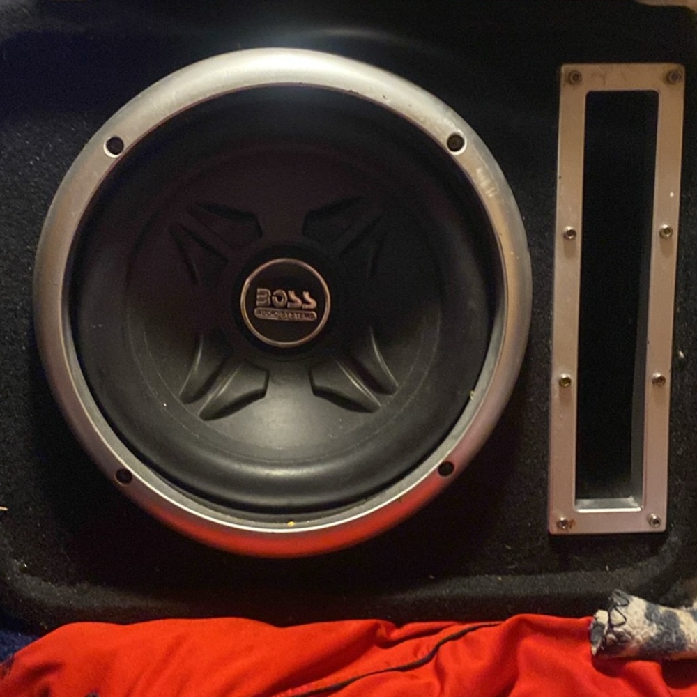 10” speaker with box and 2000 W amp